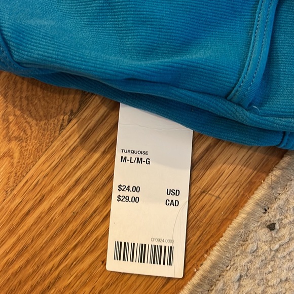 NWT UO seamless criss cross tank - Picture 3 of 3